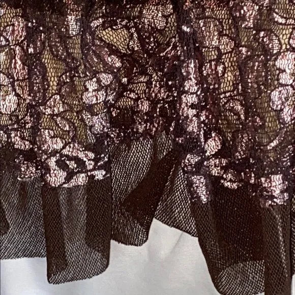 Elegant Multi-Tiered Lace Skirt - Picture 4 of 6